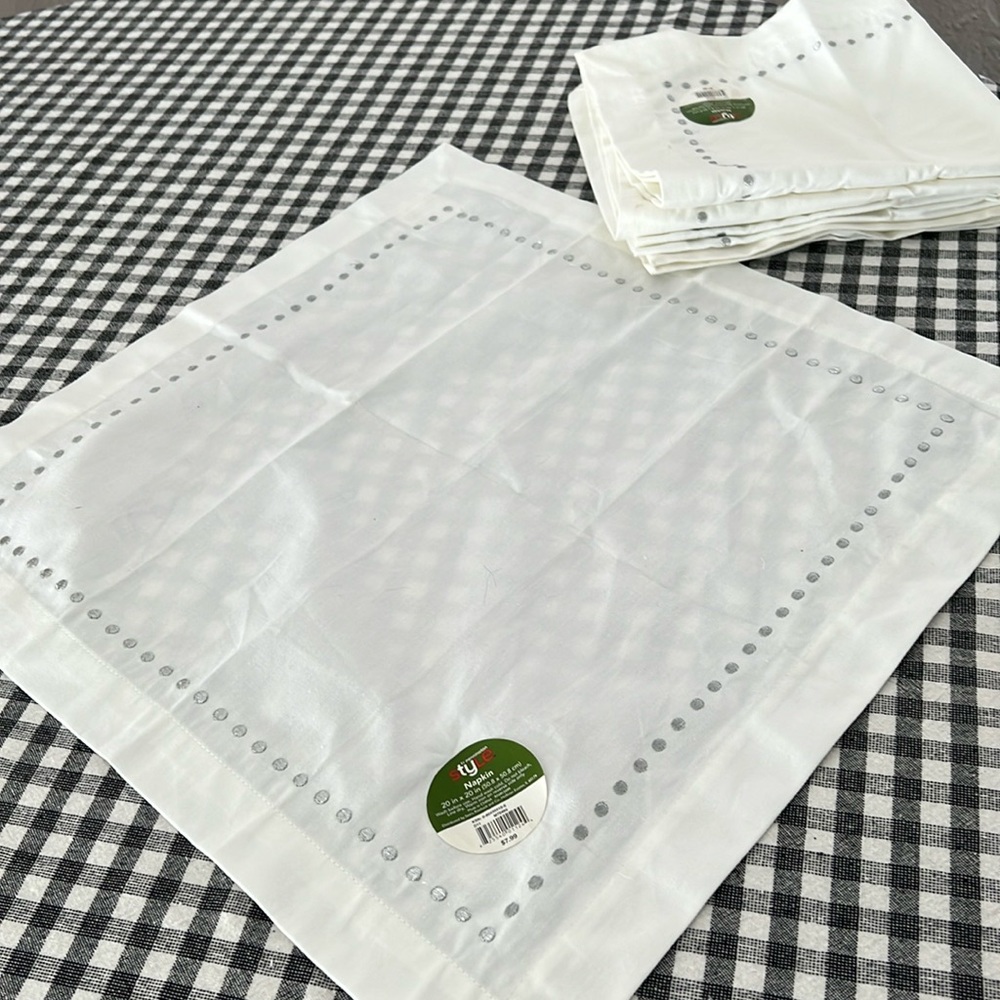 7 napkins